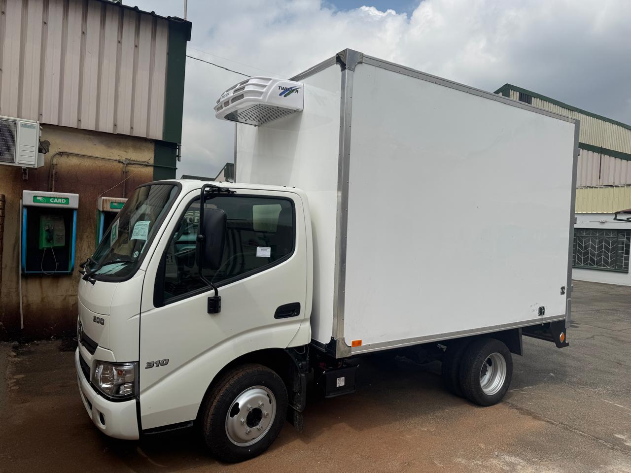 SF-300Pro Truck Refrigeration Unit Installed in Freezer Truck Compartment | SINOCLIMA